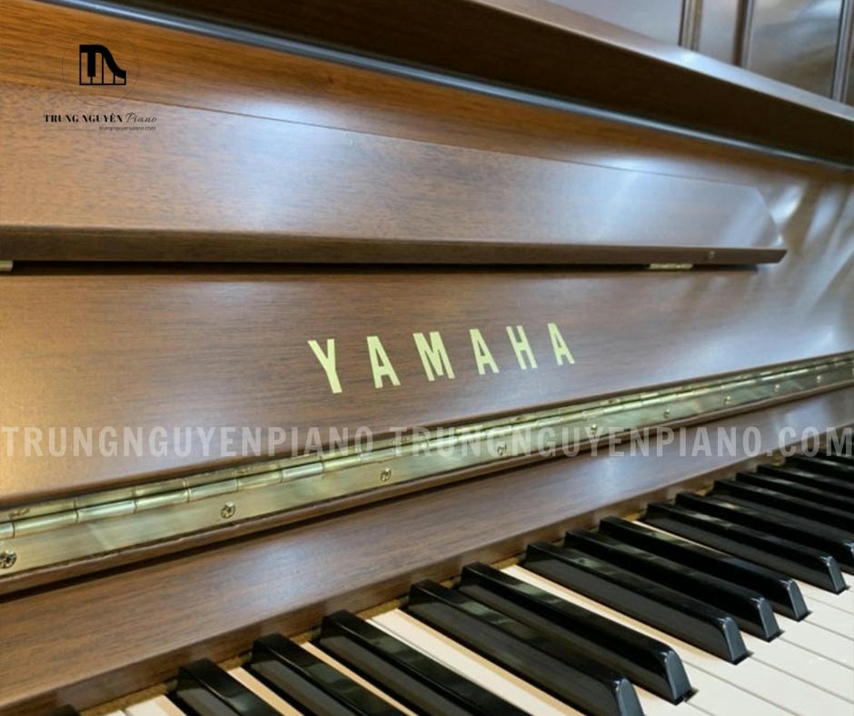 Đàn Piano Yamaha UX300Wn 4 Đàn Piano Yamaha UX300Wn với những vân gỗ tự nhiên, uốn lượn mềm mại, đầy mê hoặc