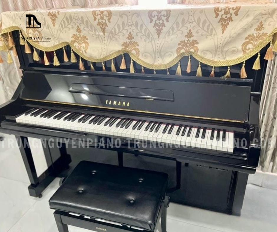 Đàn Piano Yamaha YU3SXG có thùng đàn rộng rãi giúp âm thanh cộng hưởng tốt hơn