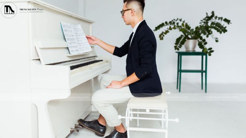 Một chiếc ghế đàn êm ái và thoải mái sẽ giúp bạn tập trung hơn