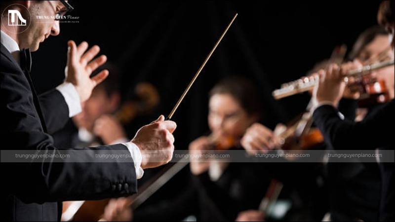 Nhạc cổ điển là dòng nhạc nghệ thuật được sản xuất, hoặc được bắt nguồn từ truyền thống tế lễ ở phương Tây