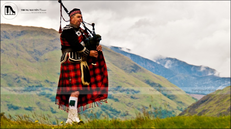 Bagpipes là một tập hợp âm thanh đích thực của các loại kèn Bagpipes vùng Cao nguyên Scotland