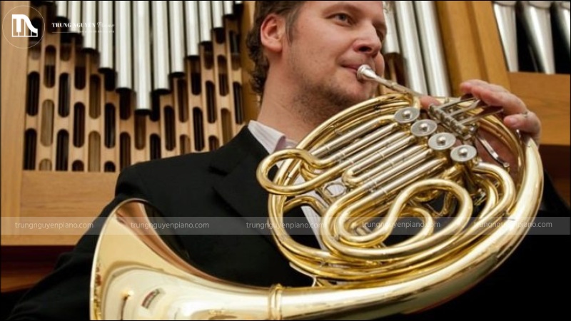 Kèn Sừng Pháp (French Horn) là một trong những nhạc cụ khó chơi
