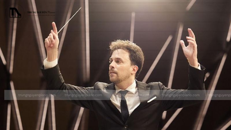 Cảm xúc và sắc thái: Ngôn ngữ bí mật của bàn tay trái