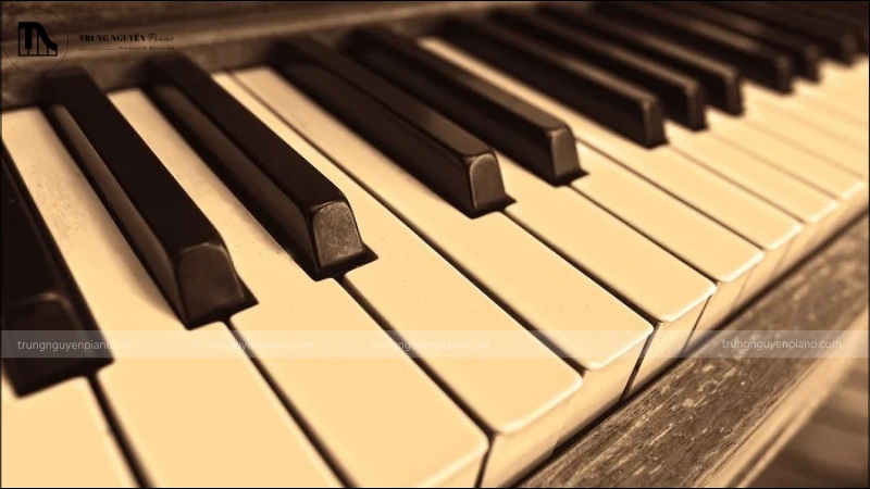 Phím đàn piano ố vàng