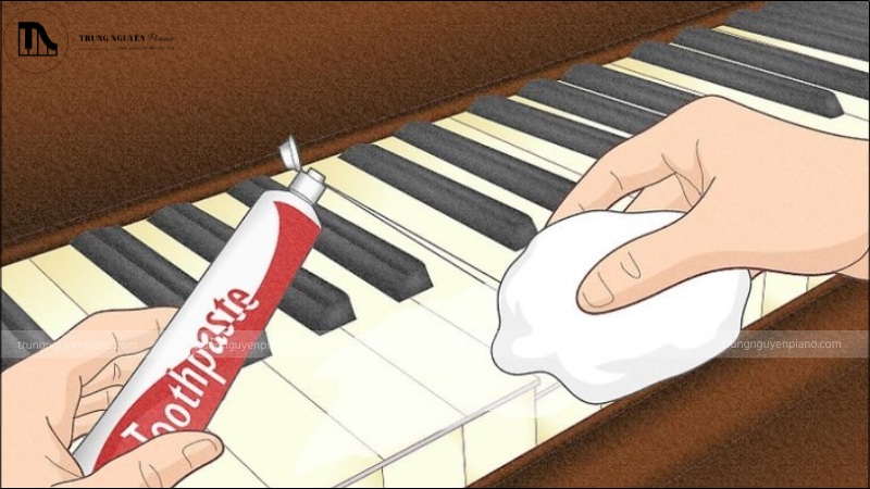 Làm sạch phím đàn piano bị ố vàng