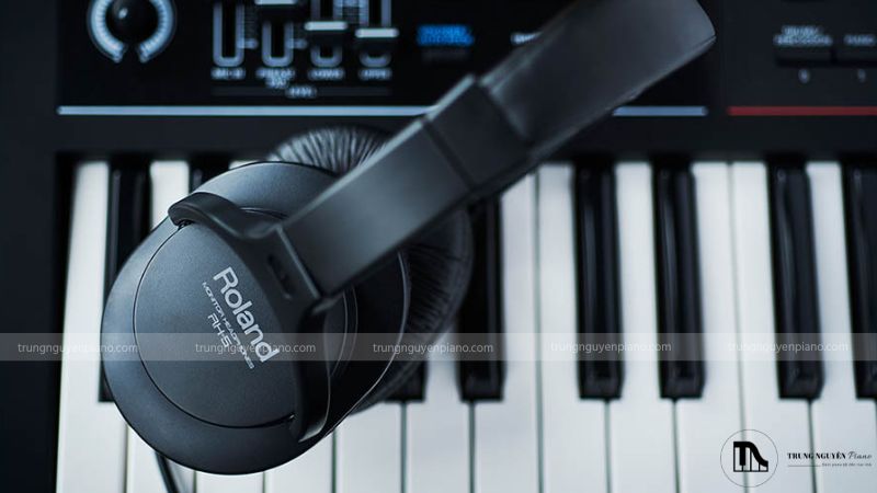 Nếu bạn có ngân sách tốt, hãy chọn các dòng tai nghe chuyên dụng Roland, Yamaha..