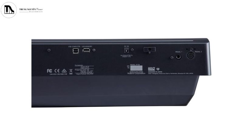 Các cổng kết nối trên đàn piano điện có tai nghe