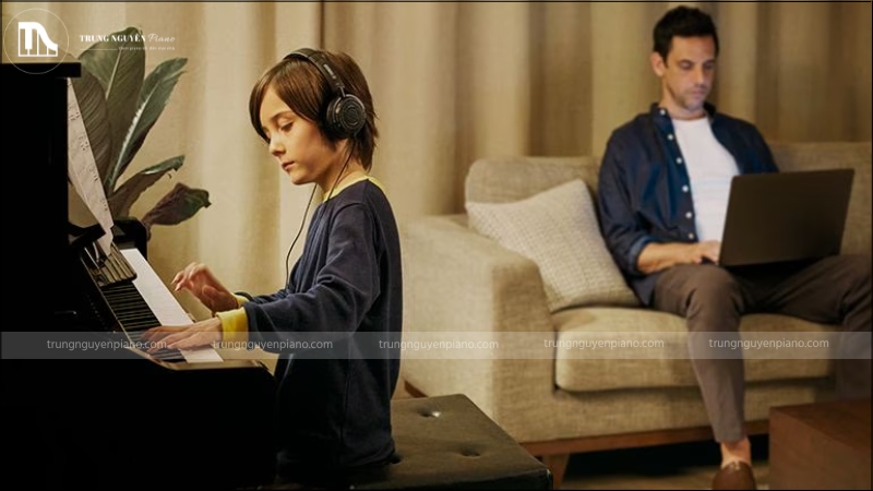 Chức năng silent cho phép người chơi sử dụng tai nghe khi chơi đàn