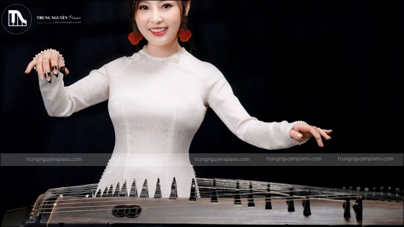 Đàn Tranh là một loại nhạc cụ dây gảy của Việt Nam