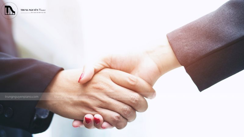 Giá Piano báo nhiêu hợp lý? Bí quyết thương lượng để mua đàn giá tốt 1 Đừng ngại đàm phán giá piano cả khi mua đàn