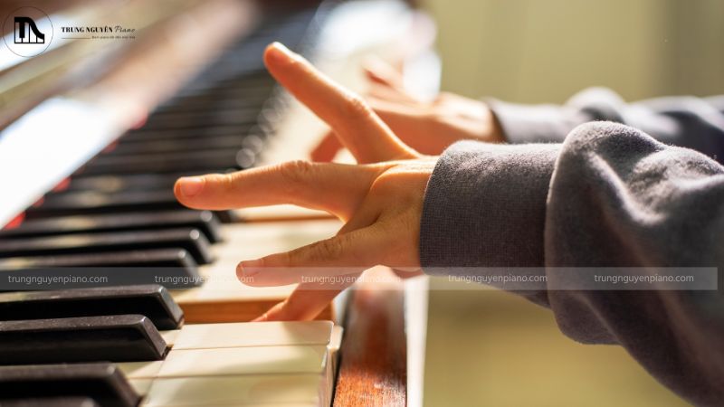 Người lớn có nhiều lợi thế riêng khi học piano