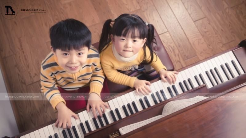 Trẻ em có thể phát huy khả năng tương tác khi học piano cùng bạn bè