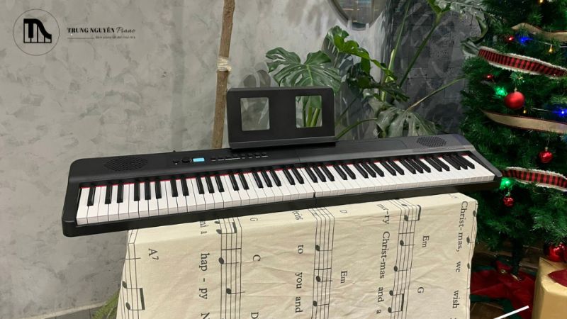 Cơ cấu bản lề để gấp đàn lại là một điểm cần lưu ý về độ bền