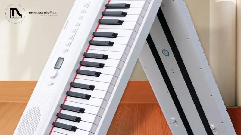 Piano gấp gọn cũng là một thiết bị điện tử với cơ cấu cơ khí (bản lề)