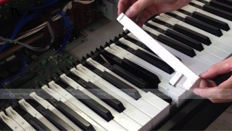 Việc đảm bảo an toàn là ưu tiên hàng đầu khi sửa đàn piano điệ