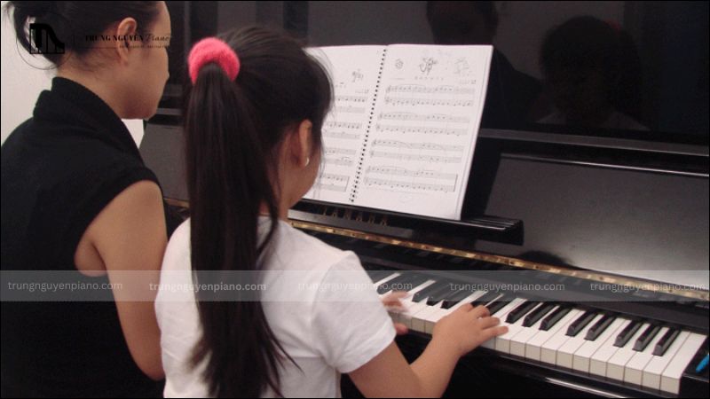 Tư thế tay piano chuẩn: 6 lỗi sai & cách khắc phục nhanh chóng 13 Ngón tay út yếu và thiếu độc lập ngón tay là một thử thách phổ biến