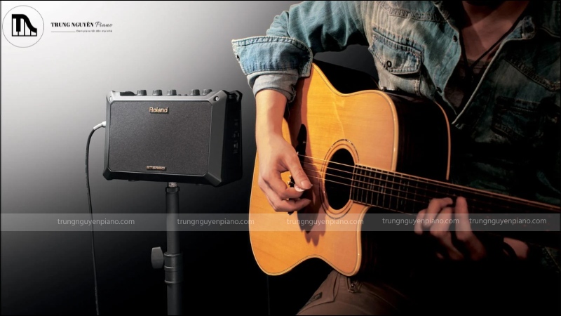 Người chơi guitar, ukulele, trống với phong cách tự do, phóng khoáng