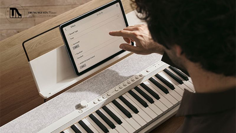 Casio CT-S1 gây ấn tượng mạnh mẽ ngay từ cái nhìn đầu tiên bởi thiết kế nhỏ gọn