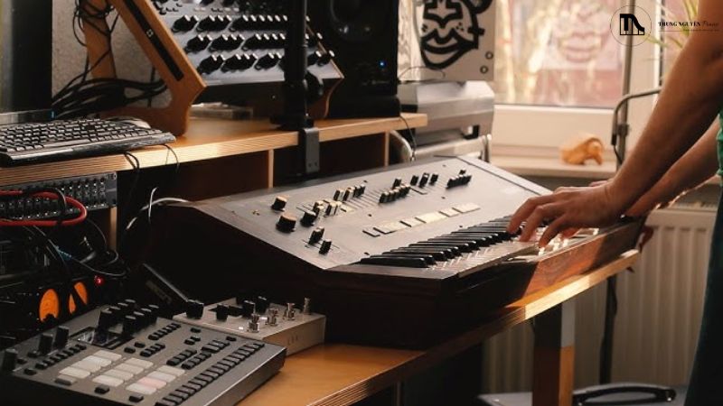 Phân biệt Arranger, Synthesizer, Workstation keyboard là gì? 5 Synth thường là thiết bị quen thuộc với producer