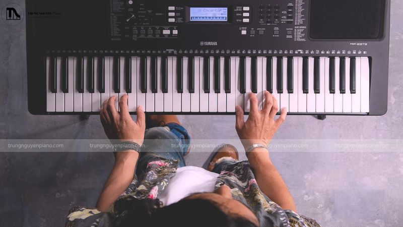 Một cây đàn organ cho người mới bắt đầu ở mọi lứa tuổi,