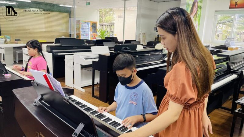 Lưu ý khi mua đàn piano cho giáo viên