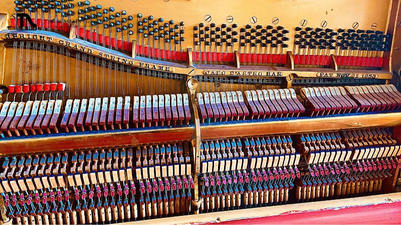 Tất tần tật cấu tạo Grand Piano: Các bộ phận chi tiết 15 Agraffe: Là những chốt nhỏ bằng đồng thau, được bắt vào khung gang