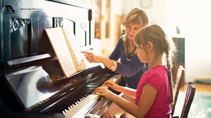 Nên chọn piano cơ hay piano điện khi giảng dạy