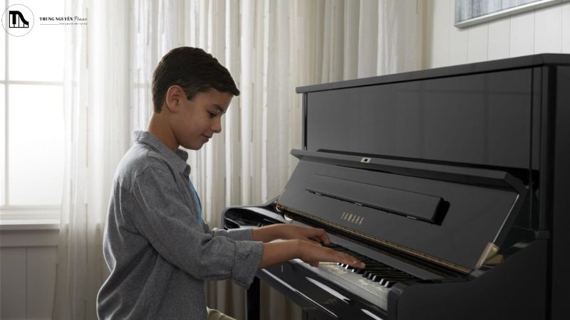 Đầu tư một cây piano cũ sẽ mang lại cảm giác phím chân thực