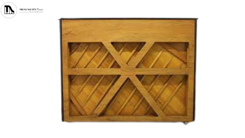 Soundboard đàn piano upright nhìn từ phía sau