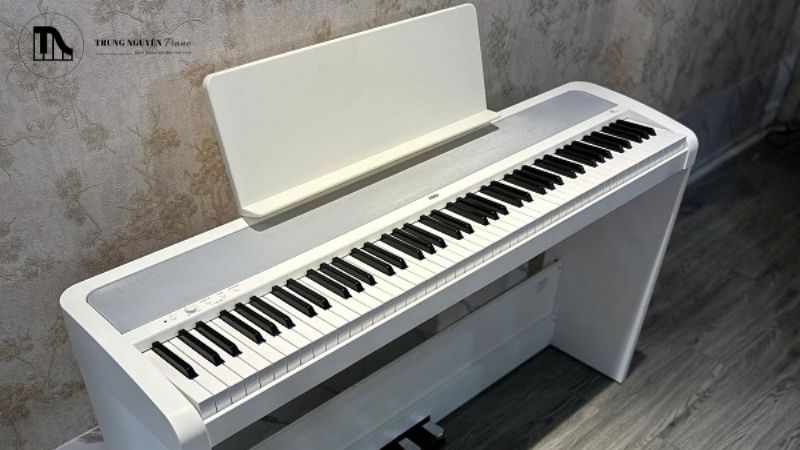 Korg B2 được trang bị bàn phím NH (Natural Weighted Hammer Action) với đủ 88 phím nặng