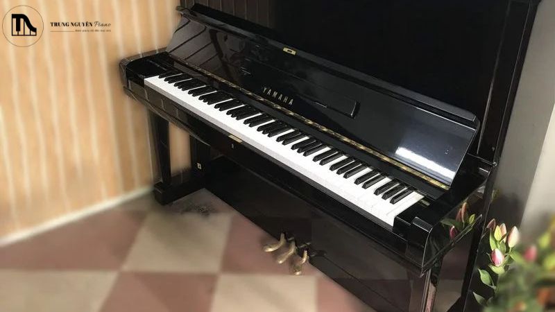 Đánh giá đàn piano Yamaha U3E về chất lượng âm thanh là trầm ấm, vang vọng và đầy nội lực