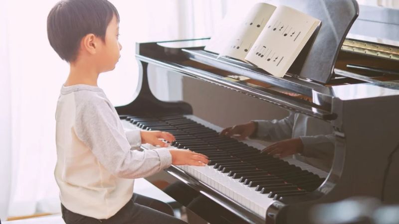Độ tuổi vàng cho bé học piano: Khi nào là thời điểm lý tưởng nhất? 6 Chơi piano giúp trẻ phát triển trí tuệ