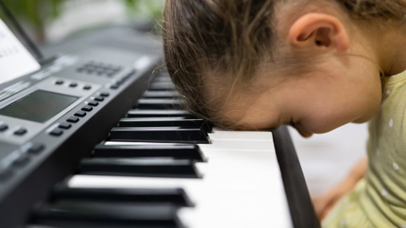Độ tuổi vàng cho bé học piano: Khi nào là thời điểm lý tưởng nhất? 11 Không nên ép buộc con học piano