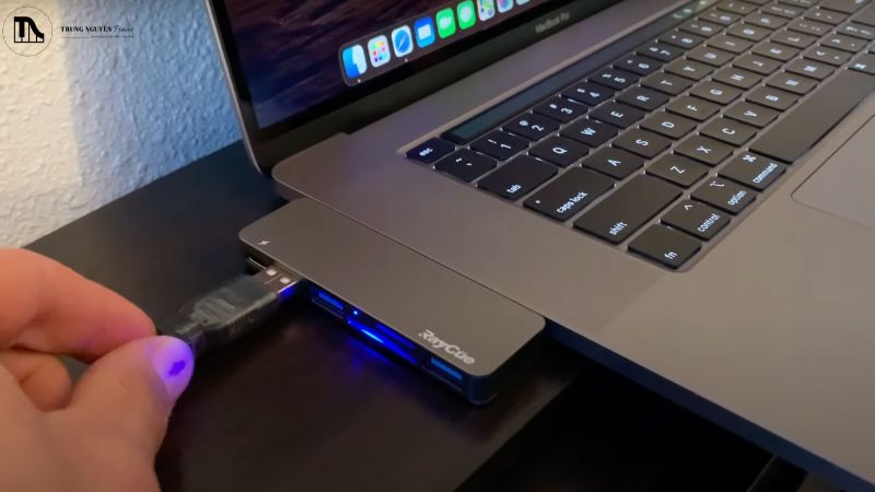 Cổng MIDI Out trên Keyboard