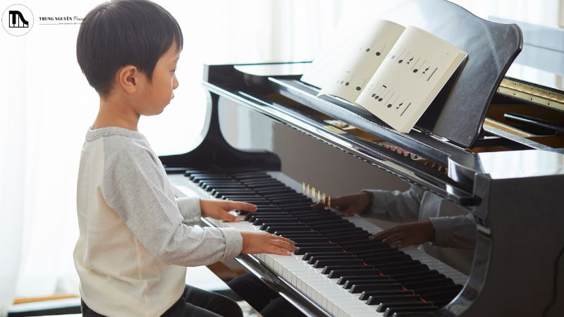 Đảm bảo tư thế ngồi chơi piano đúng