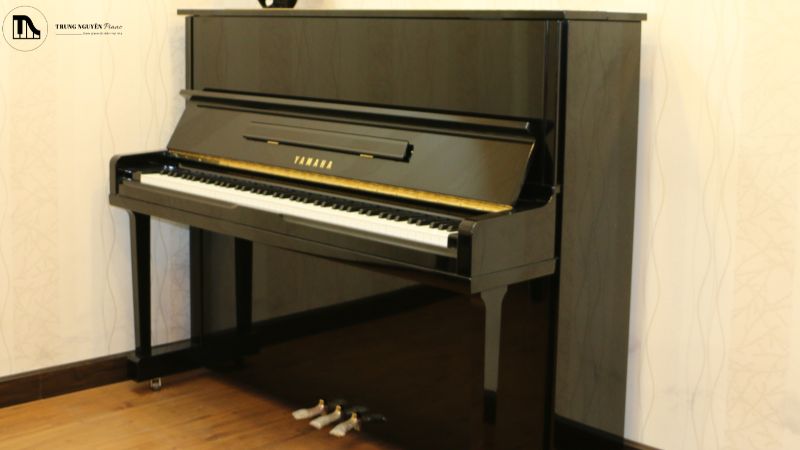Cây đàn piano cơ cũ còn tốt của Yamaha