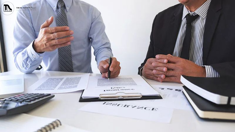 Xem xét kỹ các chính sách bảo hành của cửa hàng