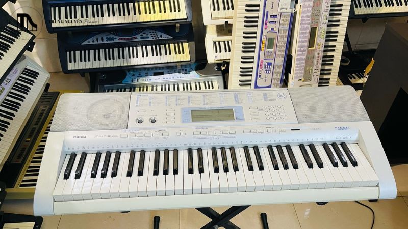 So sánh đàn Organ Yamaha và Casio: Cách chọn đàn chuẩn nhất 7 Casio thắng thế với sự hiện đại, nhỏ gọn, và sự đa dạng màu sắc