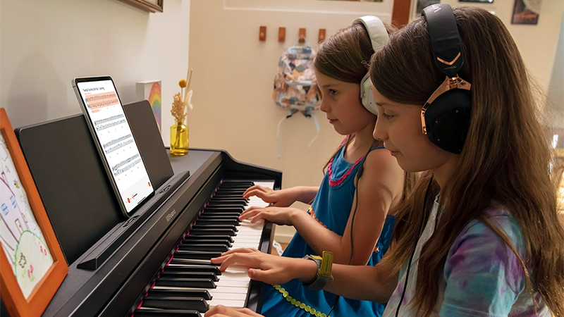 Các phụ kiện piano không thể thiếu là gì? Hướng dẫn chọn phụ kiện piano chuẩn 6 Phụ kiện đàn piano - Tai nghe