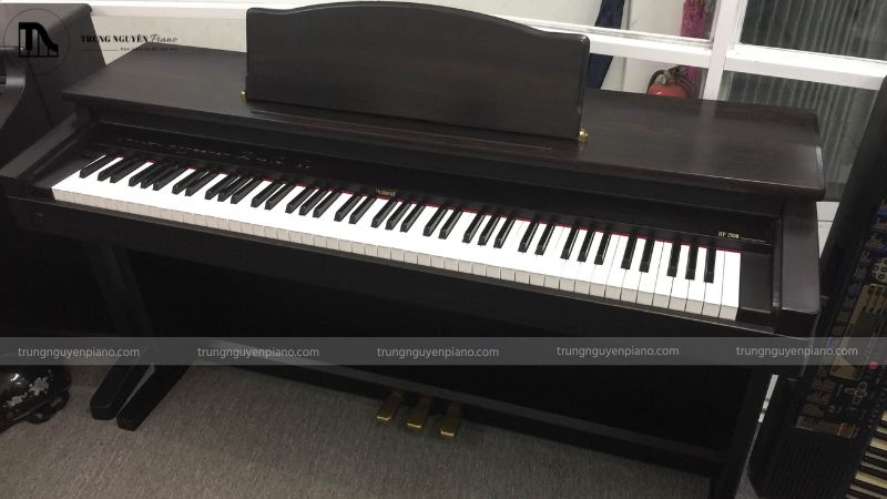 Piano điện Roland HP-2800 có âm thanh dày dặn và có độ vang