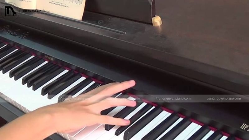 Hệ thống loa đàn Roland HP2800 tạo nên âm thanh trong trẻo