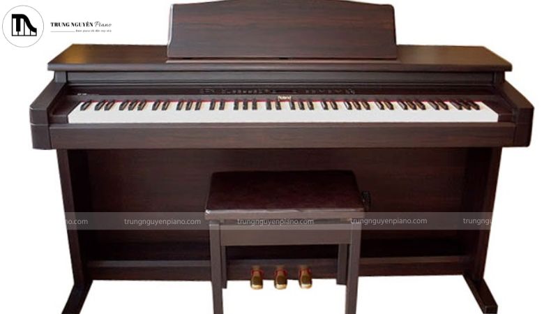 Roland HP-2800 với thiết kế upright cổ điển, sang trọng
