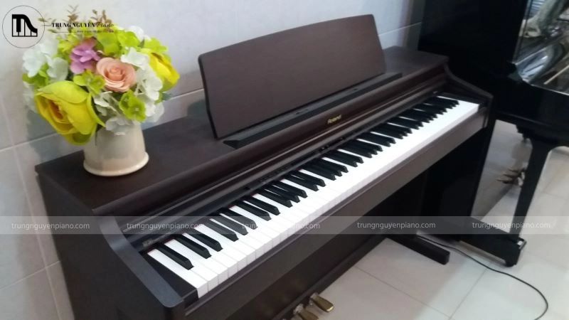 Đánh giá Piano Điện Roland HP203: Có nên mua? 2 Bàn phím Roland HP203 có độ nảy phím tốt, độ nặng vừa phải