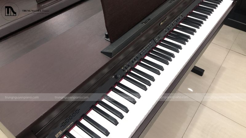 Đánh giá Piano Điện Roland HP203: Có nên mua? 4 Roland HP230 - Một cây đàn đáng sở hữu
