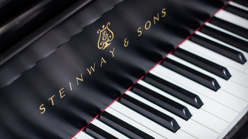Cận cảnh bàn phím của Steinway Model D