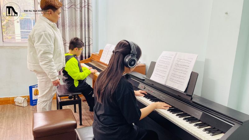 Chọn đàn piano theo cấp độ giảng dạy và đối tượng học viên