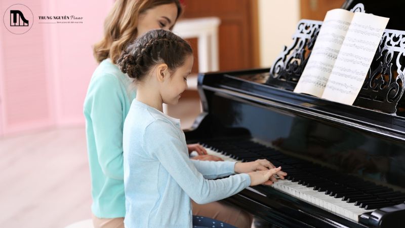 Lý do nên quan tâm tiêu chí chọn đàn piano cho giáo viên 