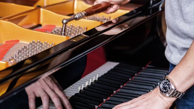 So sánh grand piano Yamaha CX và Yamaha GC: Chọn đàn nào phù hợp? 10 Hãy bảo quản và chăm sóc đúng cách cây đàn của bạn