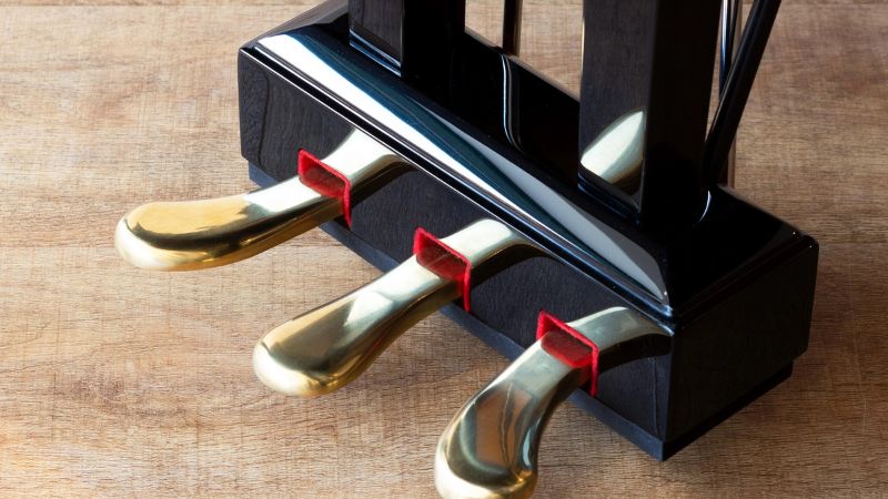 3 pedal của đàn Yamaha GB1K