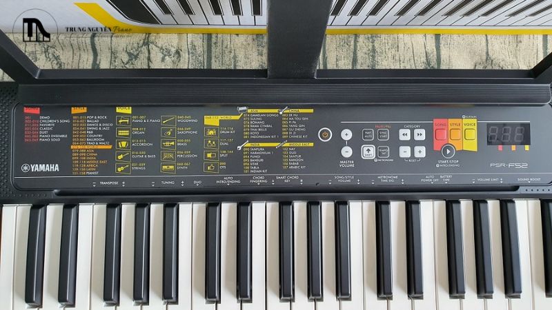 Các yếu tố như cảm giác phím, chất lượng âm thanh qua loa đàn